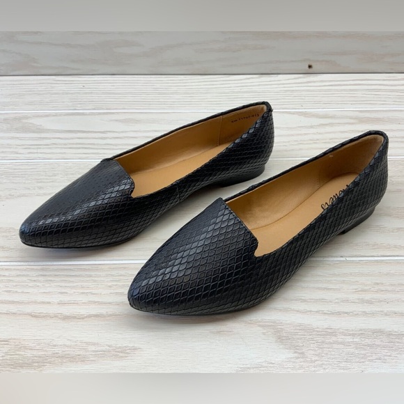 Trotters Brand New Flats - Picture 1 of 7